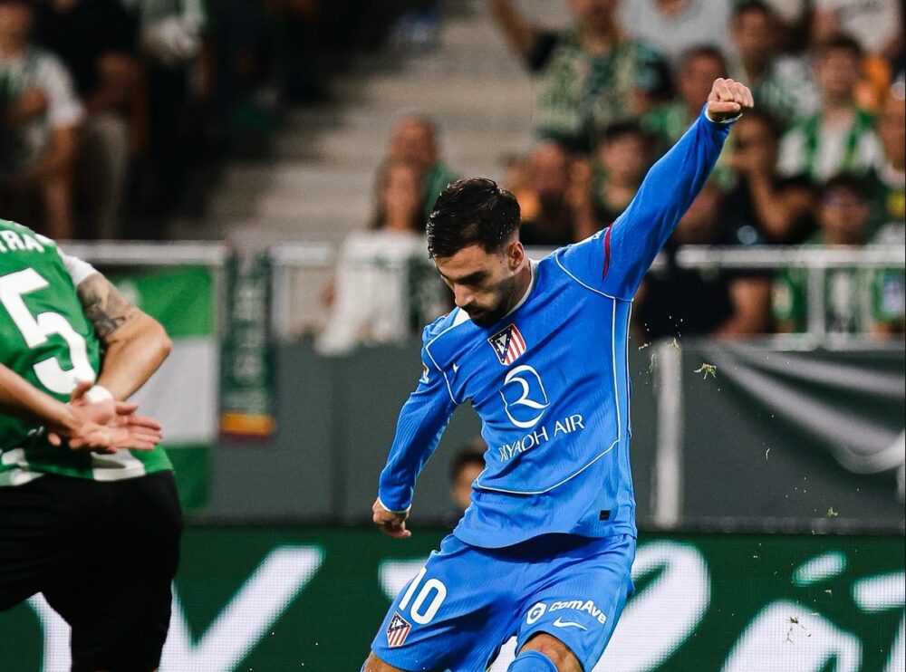 Alex Baena Menambah Gol