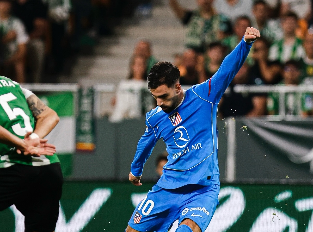 Alex Baena Menambah Gol